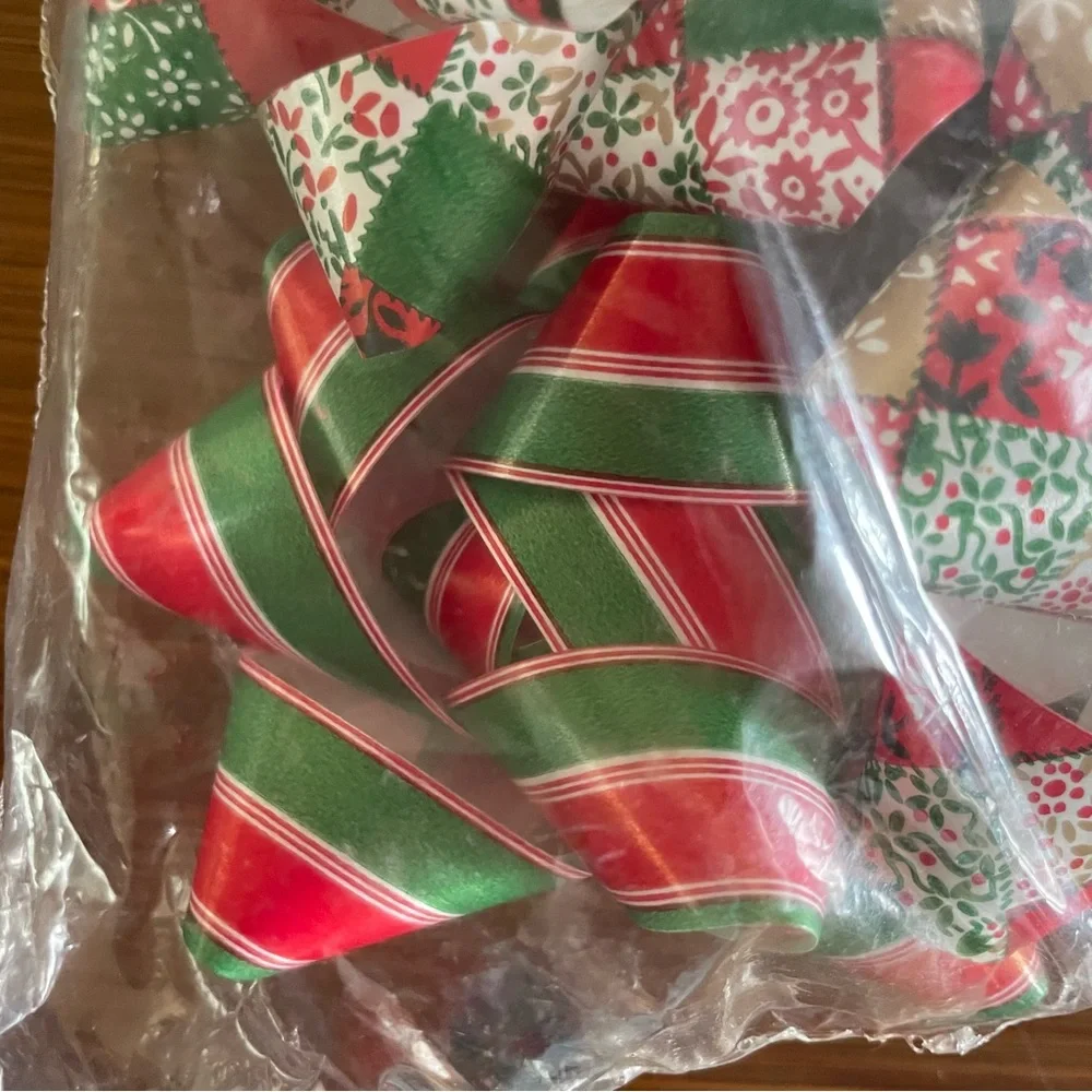 Vintage Berwick Old Fashioned Self-Stick Holiday Bows / Christmas Bows - 12 Bows - Picture 3 of 9